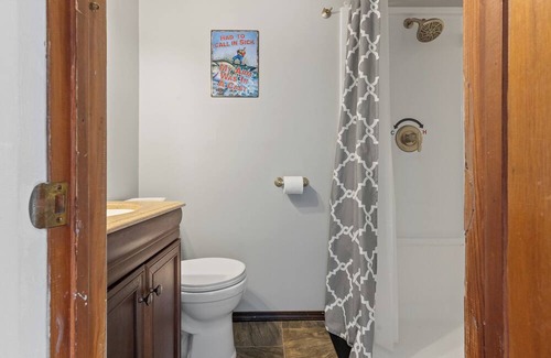 Diamond City Cabin | 1bed/1bath cabin with beautiful views of Bull Shoals Lake.