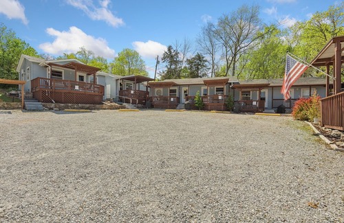 Diamond City Cabin | Cabin 3- 1bd/1bath with beautiful views of Bull Shoals Lake.