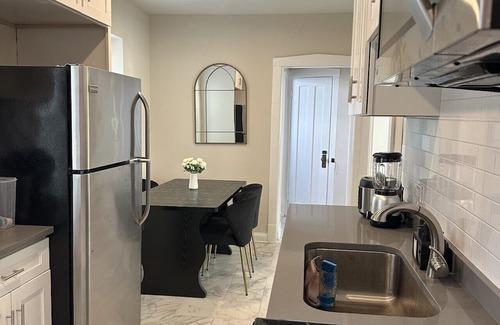 Irving Park East Apartment | Sleeps 22 Modern Multi-Unit Gym Workspaces