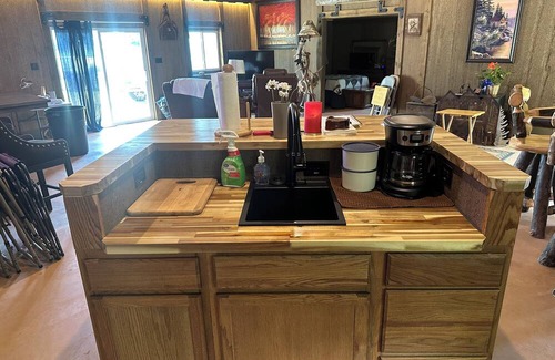 Cushing House | 3-bedroom 2 bath Barndominium in Cushing- Country/Western/Music/Pet Friendly