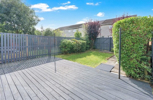 Livingston House | Spacious 4 bedroom home close to airport