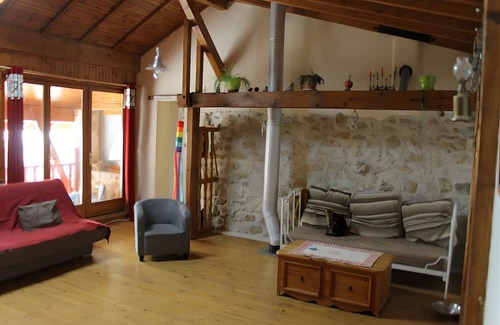 Hotonnes Bed & Breakfast | Bed and Breakfast 'Chez Louve Bleue Chambre Côté Ruche' with Mountain View, Shared Terrace and Wi-Fi