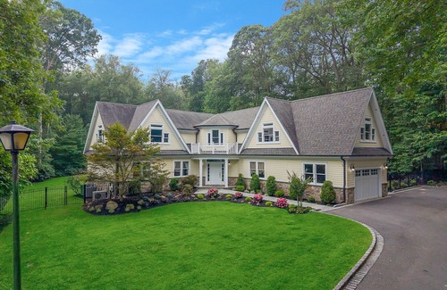 Dix Hills House | Ryder Cup rental 20 minutes to Bethpage Golf Course.n8 day rental for Ryder cup