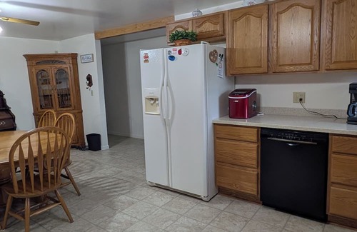 Hillman House | Peace of Heaven: 3-bedroom house in peaceful Hillman with AC