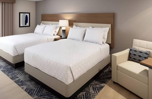 Macomb Hotel | Modern Studio for Extended Stays in Sterling Heights - Near Macomb Center