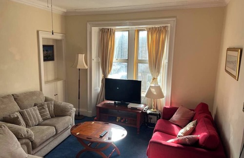 Galashiels Apartment | QUIET APARTMENT - NEAR CENTRE Sleets 10 (in comfort)