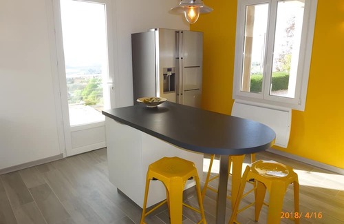 Volx Villa | Luxury Villa – Panoramic Views with Mountain View, Wi-Fi and Air Conditioning