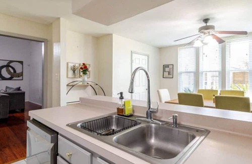 Barker House | Large Spacious Home | 7 bed, backyard,3BR, parking