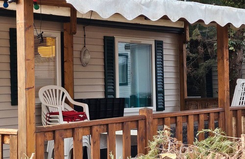 La Roque-d'Antheron RV Rental | Caravan 'Mobil-home' with Shared Pool, Private Terrace and Air Conditioning