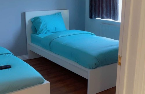Hatfield Apartment | Modern City Flat in Hatfield offers free Wi-Fi, family rooms