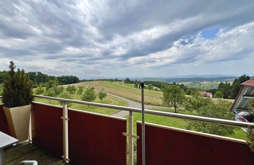 Freiamt Apartment | Apartment 'Ferienwohnung Rosmarin' with Mountain View, Shared Pool and Wi-Fi