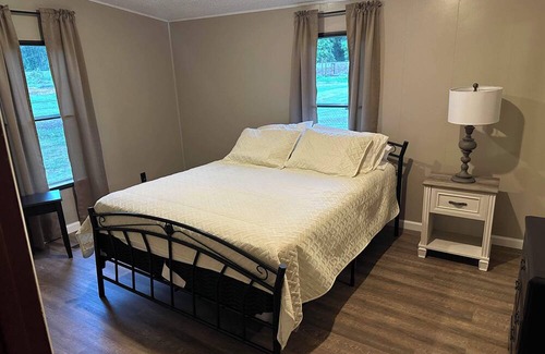 Cornettsville House | Ritter Lumber Yard. 4BR mobile home in Cornettsville, KY