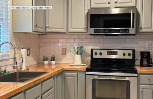 Beaufort House | Home Under The Oaks - Sleeps 6!