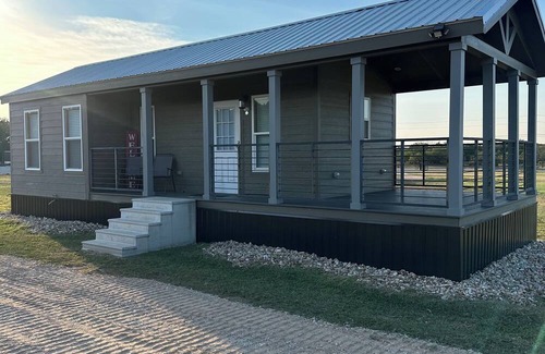 Lampasas House | Hill Country Tiny Home- Dog Friendly w/Gated Yard