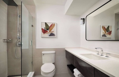 White Plains Hotel | Pets Allowed! King room with Pool and Free Airport Shuttle!