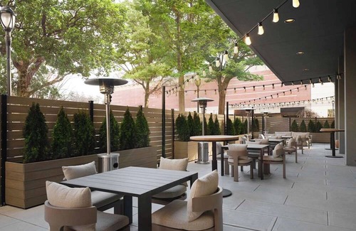 White Plains Hotel | Pets Allowed! King room with Pool and Free Airport Shuttle!