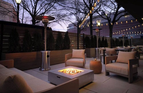 White Plains Hotel | Pets Allowed! King room with Pool and Free Airport Shuttle!