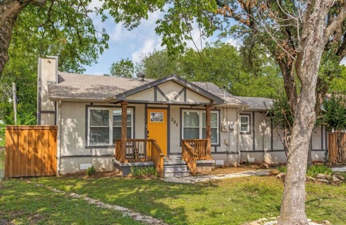Roanoke Apartment | The Texas Get-Away in Roanoke