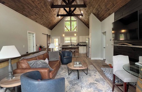 Demorest House | Charming 3 Bed 2 bath Riverfront New! Chic Home in Demorest, GA mountains.