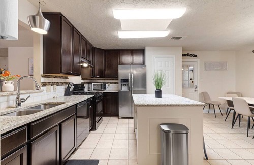 North San Antonio - SAT House | New Listing! Castle Hills Gem - Sleeps-14 - Game Room - Hot Tub - Best Location!