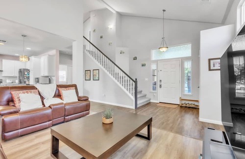 Rancho Cordova House | Rancho Heaven! Two-story 4bed 3bath Charming Home with fenced large backyard