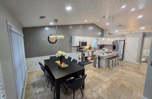 Lilburn House | Cozy Urban Getaway/All KING Beds/ Spacious