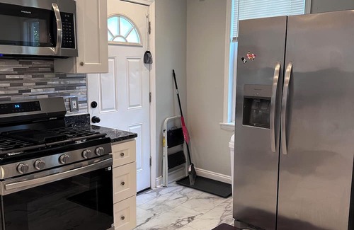 Overlea House | Spacious 4-bedroom retreat house with plenty of parking