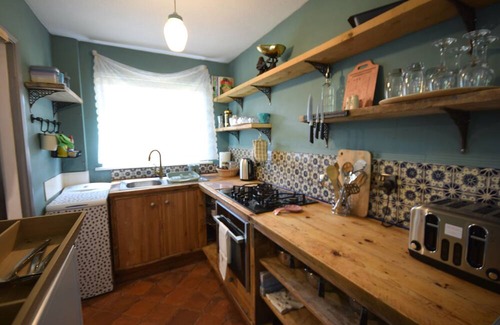 Cheetham Hill Apartment | Stylish 1-Bed Retreat with Garden & Rustic Kitchen