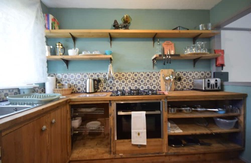 Cheetham Hill Apartment | Stylish 1-Bed Retreat with Garden & Rustic Kitchen