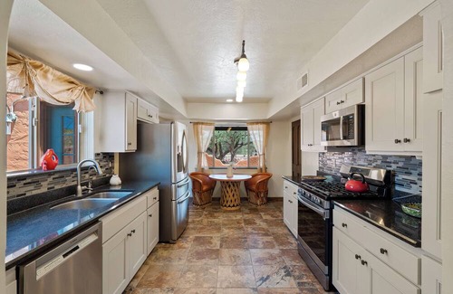 Tubac House | Country club living with private pool and hot tub.