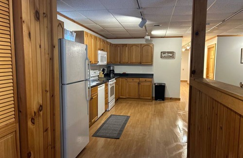 Danville Cabin | Cozy Vermont Cabin - Snowmobile, Bike, Ski & Relax