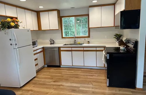 Brush Prairie House | The Haven - Private Retreat near Battle Ground