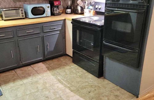 Port Arthur House | 4-Bedroom Retreat w/Modern Comforts & Local Charm!