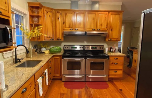 Fort Gaines House | Serenity Shores – 6BR Lakefront Haven