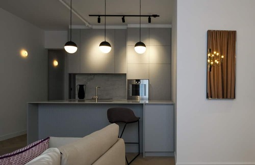 Davenport Apartment | Lux Designer 1 Bdrm, Ensuite bathroom w/tub & shower, powdr Rm, Pet & concierge