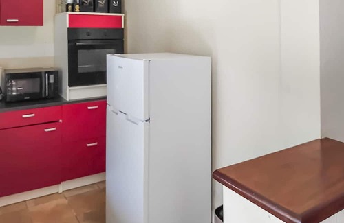 Royeres House | Pet friendly home in Royères with WiFi