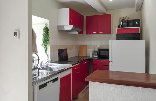 Royeres House | Pet friendly home in Royères with WiFi