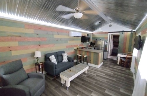 Honea Path Cabin | Furnished charming 1-bedroom cabin in peaceful Honea Path.