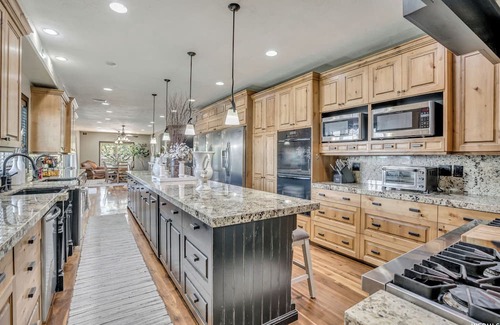 Bluffdale House | Spacious 10-bedroom house with AC, fitness room in charming Bluffdale