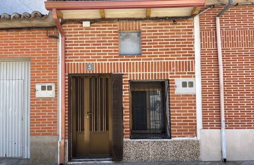 Nava del Rey House | House with patio