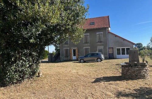 Louroux-de-Bouble House | Quiet family home with large garden