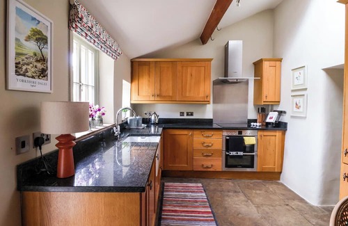 Airton House | ELLIS HOUSE, family friendly, character holiday cottage in Airton