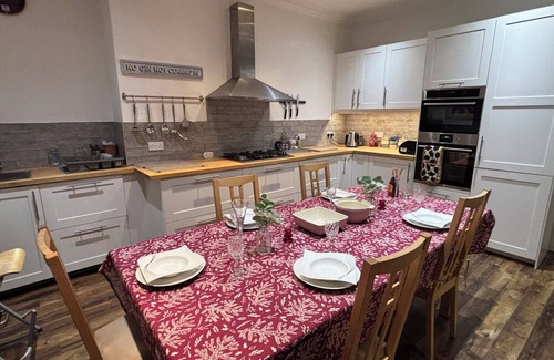 Burntisland House | Cozy Beachfront retreat next to great hiking trails