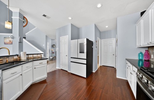 Stone Oak House | NEW! San Antonio Oasis Hot Tub & Pool Access