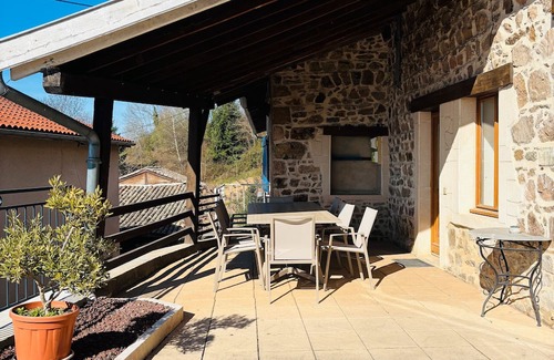 Lantignie Cottage | Gîte 'Gite De Clairette Et Nono' with Private Terrace and Wi-Fi