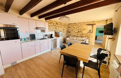 Lantignie Cottage | Gîte 'Gite De Clairette Et Nono' with Private Terrace and Wi-Fi