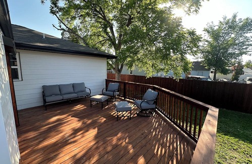 Sidney House | Spacious comfortable weekend stay close to the outdoors.
