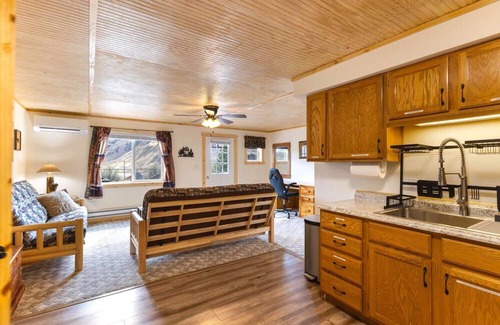 Gardiner House | 2 bedroom with hot tub near Yellowstone