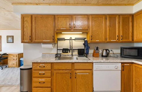Gardiner House | 2 bedroom with hot tub near Yellowstone