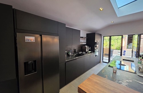 Leyton House | Modern 3BD Garden Home, Leyton